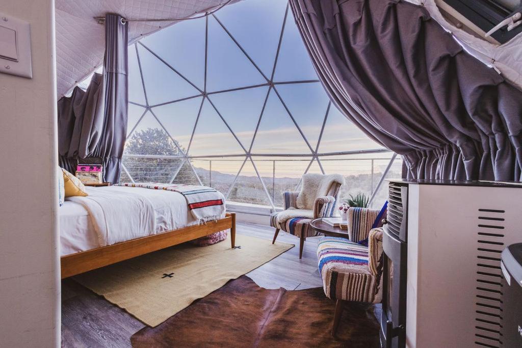 فيلا Zia Geo Dome At El Mistico Ranch, Glamping Nogal المظهر الخارجي الصورة