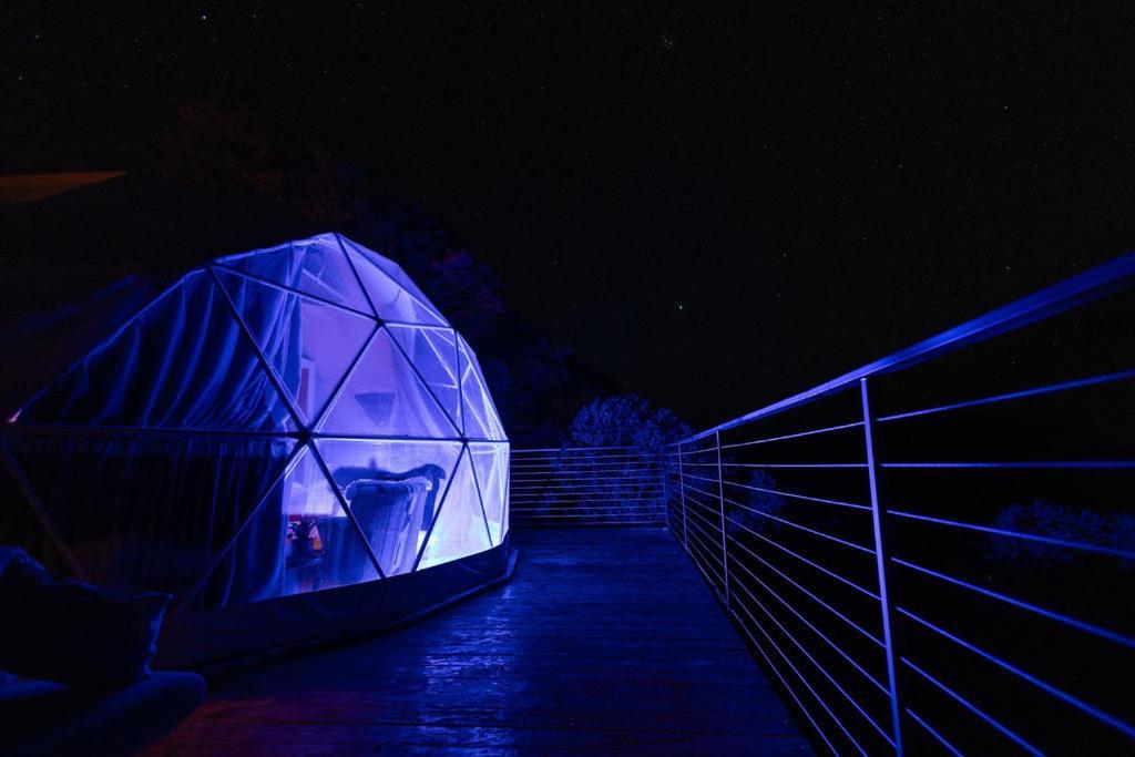 فيلا Zia Geo Dome At El Mistico Ranch, Glamping Nogal المظهر الخارجي الصورة