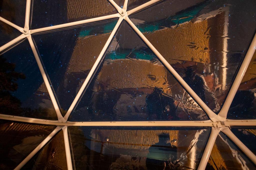 فيلا Zia Geo Dome At El Mistico Ranch, Glamping Nogal المظهر الخارجي الصورة